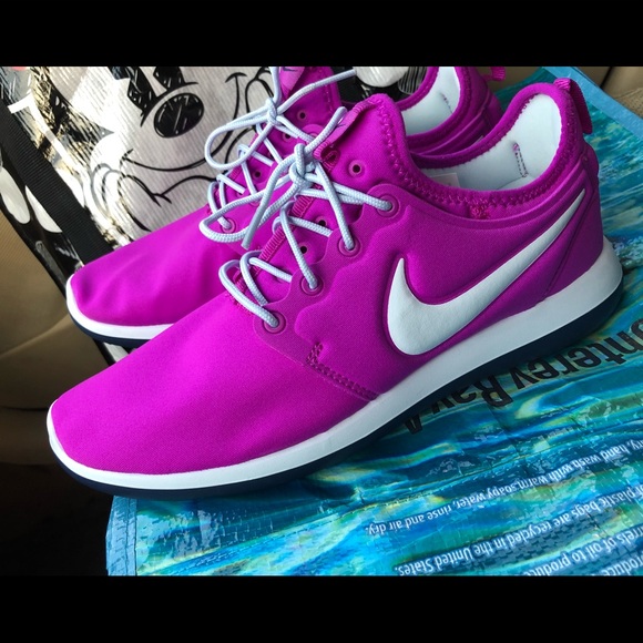 nike roshe two violet